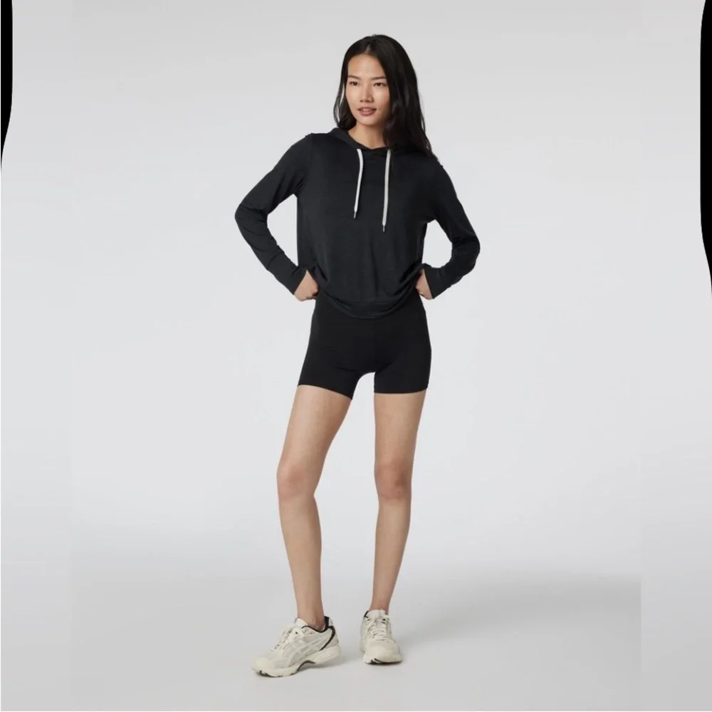 Vuori Halo Essential Hoodie Black
Heather - Picture 2 of 8